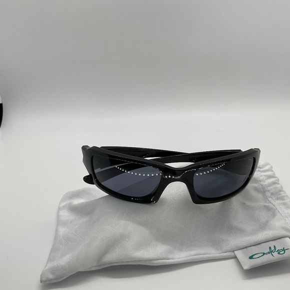 Oakley Black Frame Sunglasses w/Bag - Picture 4 of 11